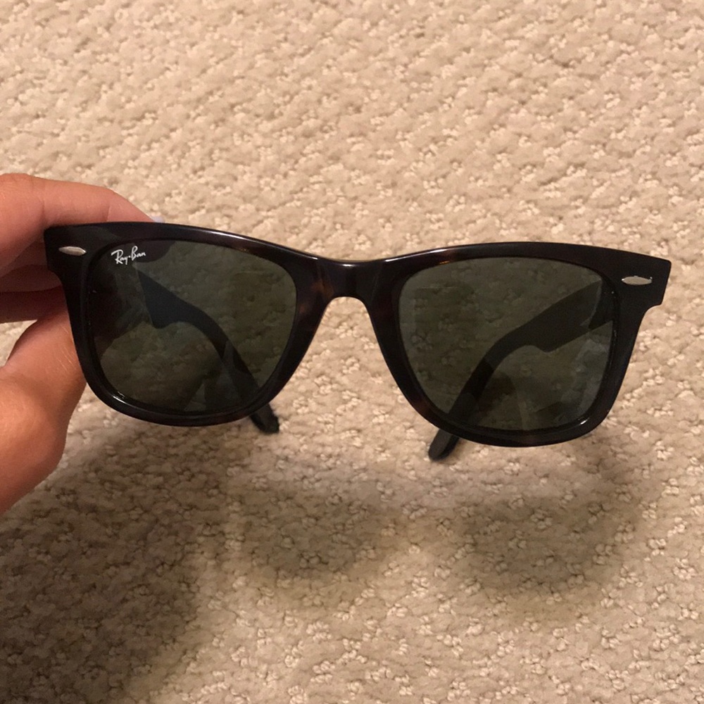 Tortoise Ray Ban Wayfarer With Case - image 1